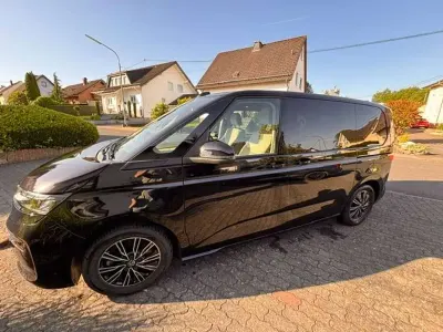Gebraucht VW Multivan Life 150 PS (110 kW) 2024 Schwarz Van / Kleinbus