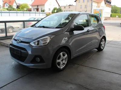 Gebraucht Hyundai i10 67 PS (49 kW) 2014 Grau Kleinwagen