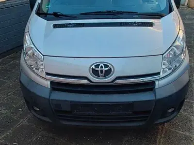 Gebraucht Toyota Proace 128 PS (94 kW) 2014 Silber Van / Kleinbus