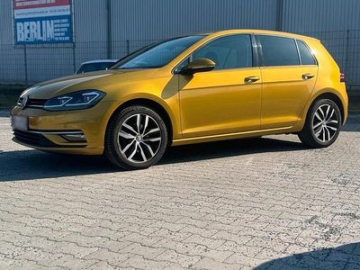 Gebraucht VW Golf VII Comfortline 116 PS (85 kW) 2017 Gold Kleinwagen