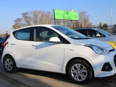 Gebraucht Hyundai i10 Style 87 PS (63 kW) 2016 Polar white / sol Kleinwagen