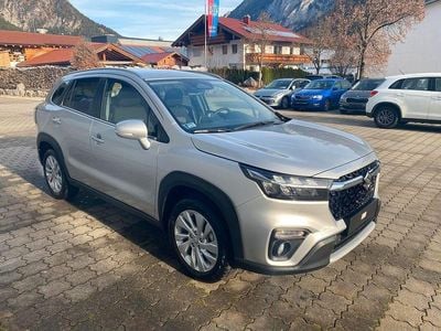 Neu Suzuki SX4 Comfort 110 PS (80 kW) 2025 Silber SUV