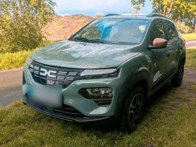 Gebraucht Dacia Spring Extreme 47 kW (65 PS) 2024 Grün Kleinwagen