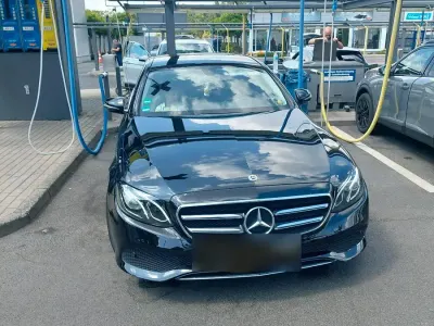 Gebraucht Mercedes E220 194 PS (142 kW) 2019 Schwarz Limousine