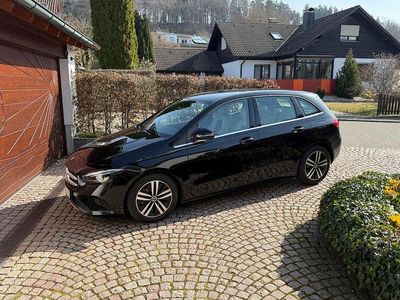Gebraucht Mercedes B200 Style 163 PS (119 kW) 2021 Schwarz Van / Kleinbus
