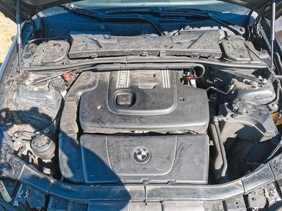 Gebraucht BMW 318 143 PS (105 kW) 2007 Grau Kombi
