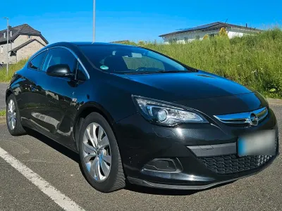 Gebraucht Opel Astra GTC 140 PS (102 kW) 2012 Schwarz Coupé