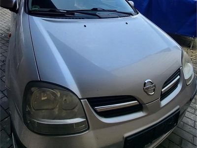 Nissan Almera Tino