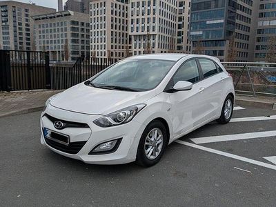 Gebraucht Hyundai i30 99 PS (72 kW) 2014 Weiß Limousine