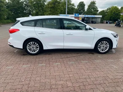 Gebraucht Ford Focus 120 PS (88 kW) 2019 Weiß Kombi