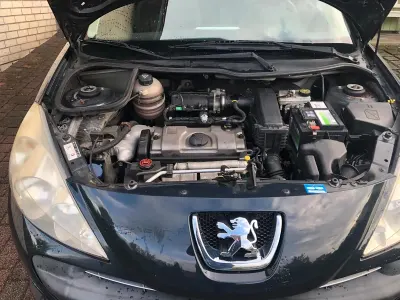 Używany Peugeot 206 75 KM (55 kW) 2011 Szary Sedan/Limuzyna