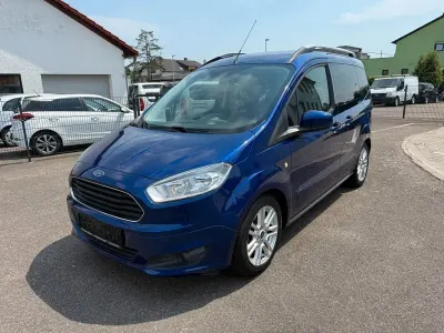 Gebraucht Ford Tourneo Courier Titanium 101 PS (74 kW) 2017 Blau Van / Kleinbus
