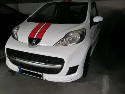 Gebraucht Peugeot 107 68 PS (50 kW) 2009 Weiß Kleinwagen