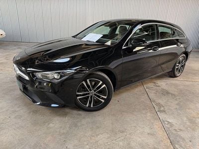 Gebraucht Mercedes CLA250e Shooting Brake 160 PS (117 kW) 2023 Schwarz Kombi