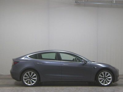 Begagnad Tesla Model 3 258 kW (351 HK) 2019 Silver Sedan