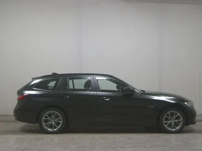 Gebraucht BMW 320e Advantage 204 PS (150 kW) 2022 Schwarz Kombi