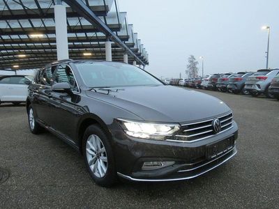 Grau Gebraucht 2023 VW Passat Business Kombi | 27.500 € (Fairer Preis)