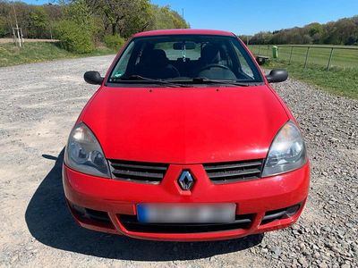 Second-hand Renault Clio II Campus 58 CP (42 kW) 2006 Roșu Hatchback