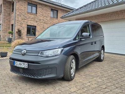 Second-hand VW Caddy 114 CP (83 kW) 2023 Albastru Monovolum