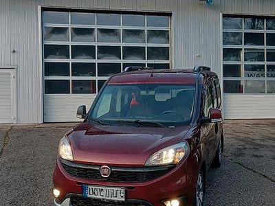 Rot Gebraucht 2016 Fiat Doblò Van / Kleinbus | 11.000 €