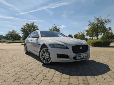 Gebraucht Jaguar XF Prestige 300 PS (220 kW) 2017 Weiß Limousine