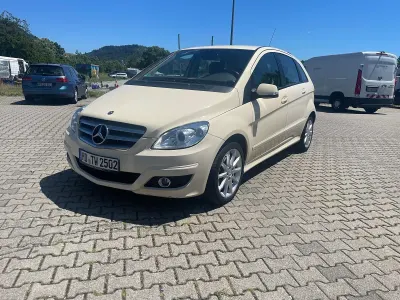 Gebraucht Mercedes B180 109 PS (80 kW) 2010 Beige Van / Kleinbus