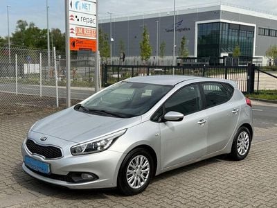 Usado Kia Ceed FIFA World Cup Edition 128 HP (94 kW) 2013 Prateado Citadino