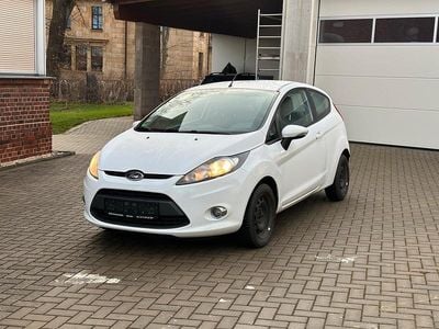 Gebraucht Ford Fiesta Trend 82 PS (60 kW) 2010 Frostweiß Kleinwagen