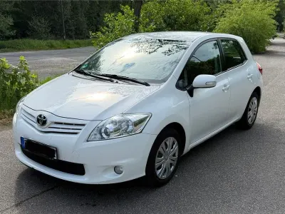 Brugt Toyota Auris 99 HK (72 kW) 2010 Hvid Hatchback