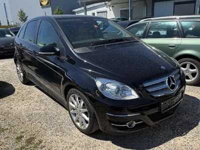 Gebraucht Mercedes B180 116 PS (85 kW) 2010 Kosmosschwarz  metalliclack Van / Kleinbus