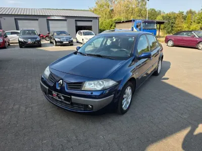 Gebraucht Renault Mégane II Avantage 111 PS (81 kW) 2006 Blau Limousine