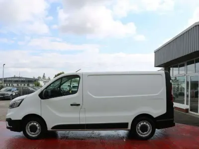Gebraucht Renault Trafic Komfort 131 PS (96 kW) 2022 Gletscherweiss Van / Kleinbus