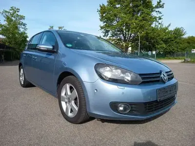 Gebraucht VW Golf VI Team 105 PS (77 kW) 2011 Blau Kleinwagen