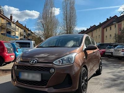 Gebraucht Hyundai i10 67 PS (49 kW) 2017 Braun Kleinwagen