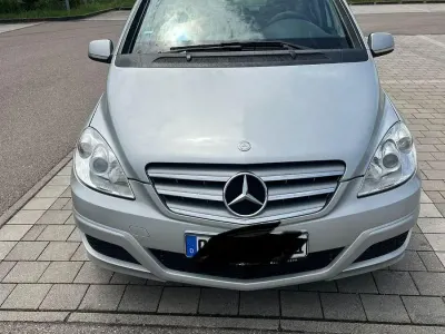 Gebraucht Mercedes B180 109 PS (80 kW) 2011 Silber Van / Kleinbus