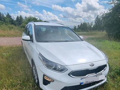 Weiß Gebraucht 2019 Kia Ceed Kleinwagen | 9.800 € (Fairer Preis)