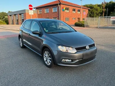 Gebraucht VW Polo 90 PS (66 kW) 2016 Grau Kleinwagen