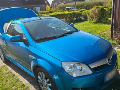 Begagnad Opel Tigra 90 HK (66 kW) 2005 Blå Cab
