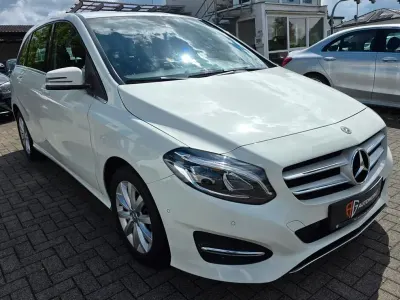 Gebraucht Mercedes B180 109 PS (80 kW) 2017 Weiß Van / Kleinbus