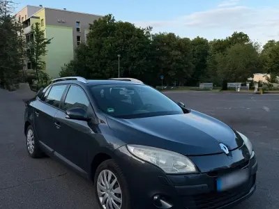 Gebraucht Renault Mégane GrandTour Avantage 131 PS (96 kW) 2010 Grau Kombi
