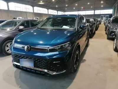 Usata VW Tiguan R-line 150 CV (110 kW) 2025 Blu SUV