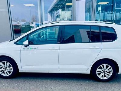 Używany VW Touran Move 150 KM (110 kW) 2024 Biały Minivan