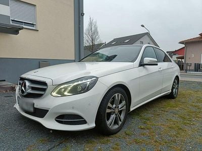 Weiß Gebraucht 2015 Mercedes E200 Avantgarde Limousine | 7.000 €