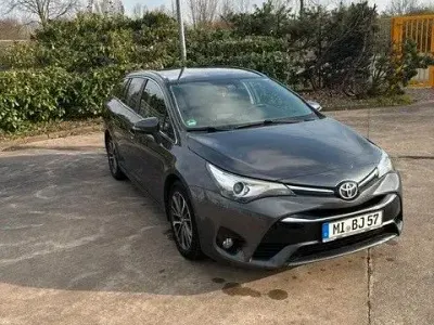 Gebraucht Toyota Avensis Edition-S 143 PS (105 kW) 2016 Grau Kombi