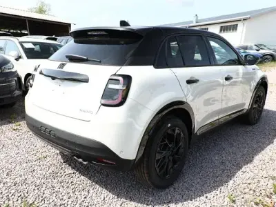 Neu Fiat 600 Sport 136 PS (100 kW) 2026 Gelato weiß / dach schwarz gelato weiß / dach schwarz SUV