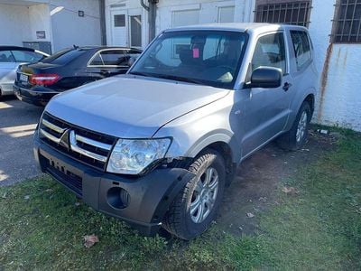 Gebraucht Mitsubishi Pajero Inform 200 PS (147 kW) 2011 Silber SUV