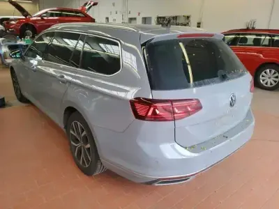 Gebraucht VW Passat Elegance 200 PS (147 kW) 2023 Grau Kombi