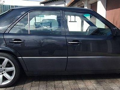 Second-hand Mercedes 300 113 CP (83 kW) 1992 Negru Berlinǎ