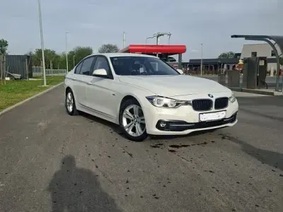 Gebraucht BMW 318 Sport Line 150 PS (110 kW) 2016 Weiß Limousine