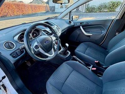 Gebraucht Ford Fiesta Ambiente 82 PS (60 kW) 2010 Kleinwagen